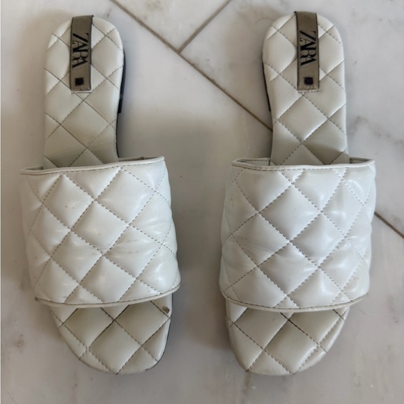 Zara Women’s euro 50 or US 9-9.5 White Quilted Vegan Leather Flat Slide Sandals - Picture 3 of 7
